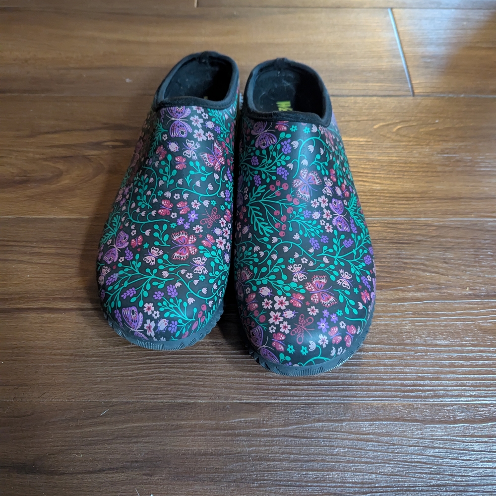 Womenโs Floral Slip-On Clog - Black with Pink & Green